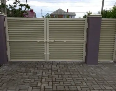 Распашные ворота с автоматикой в Бежецке под ключ