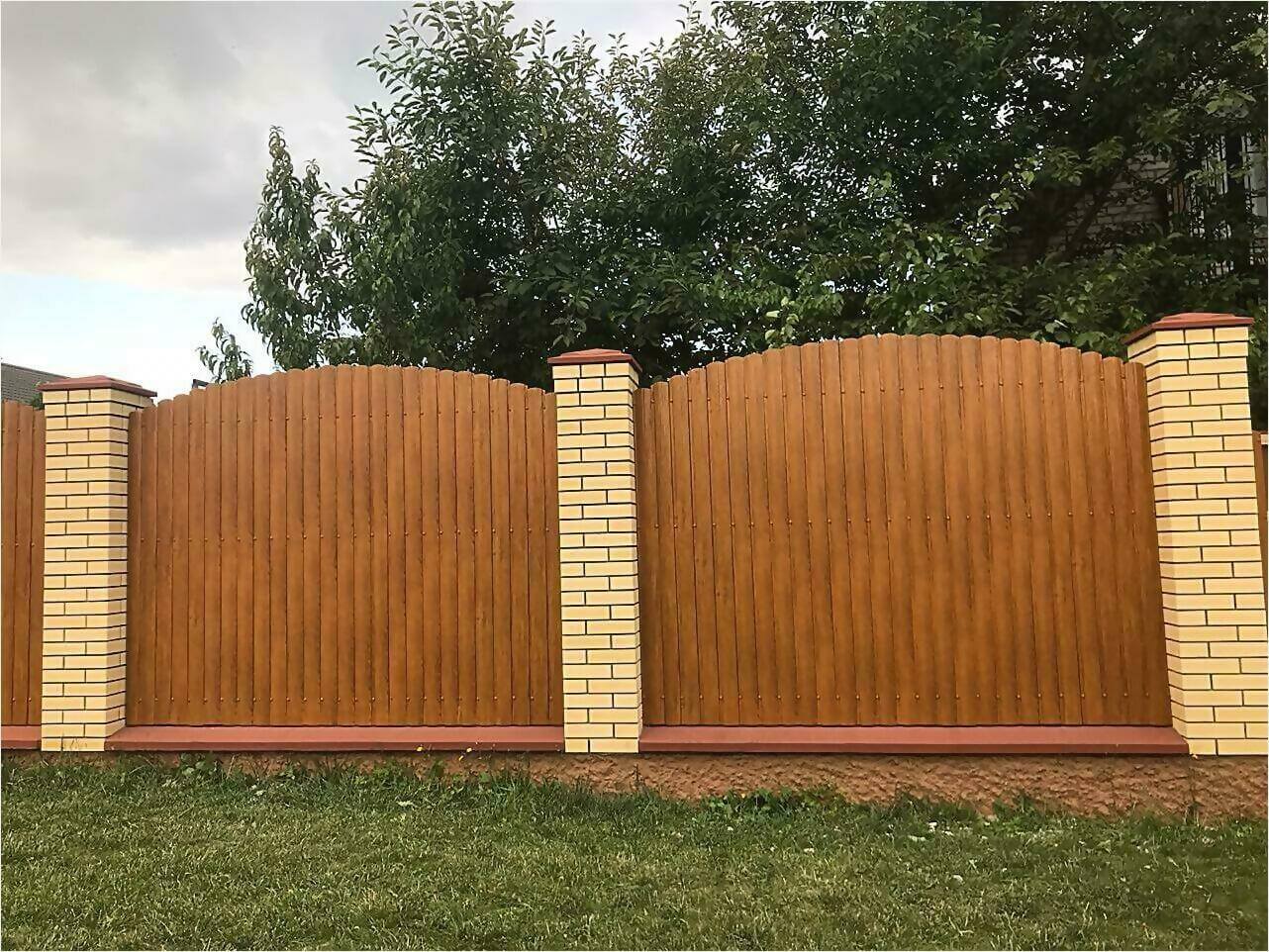 забор из штакетника 80м орех фото3 в Бежецке