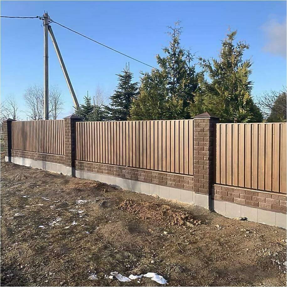 Забор из профлиста НС-21 цвет Printech темное дерево фото1 в Бежецке