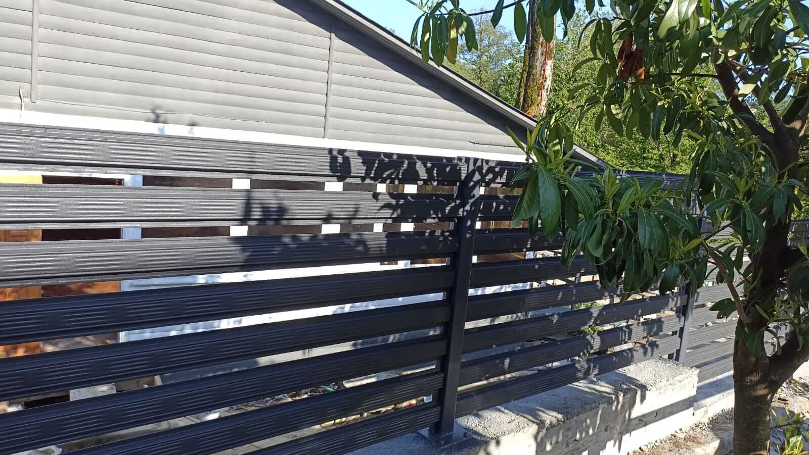 Забор из штакетника 90м RAL7024/7024 Серый Графит фото7 в Бежецке
