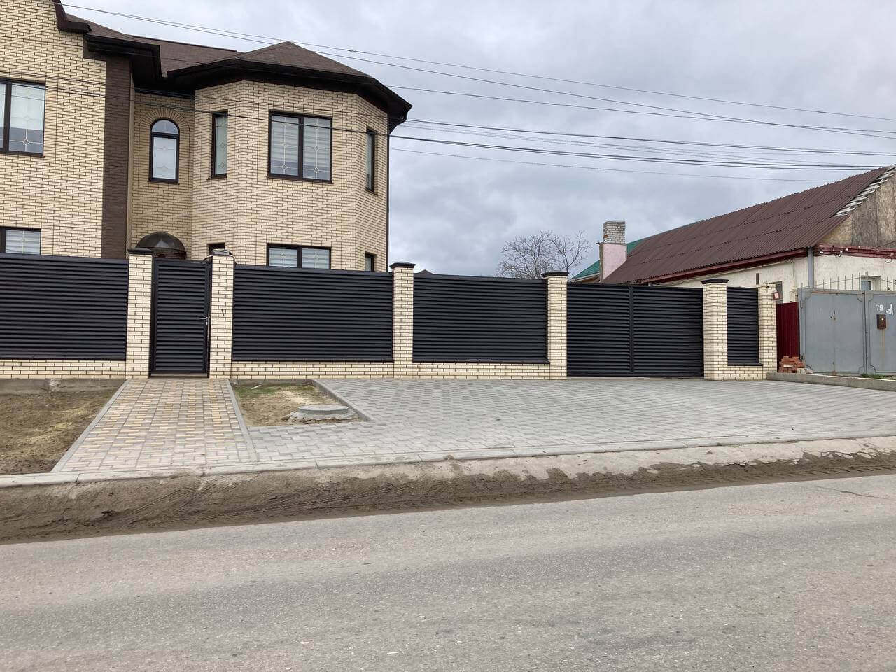 Забор с ламелями Еврожалюзи RAL8019/8019 темный Шоколад МАТТЕ фото3 в Бежецке