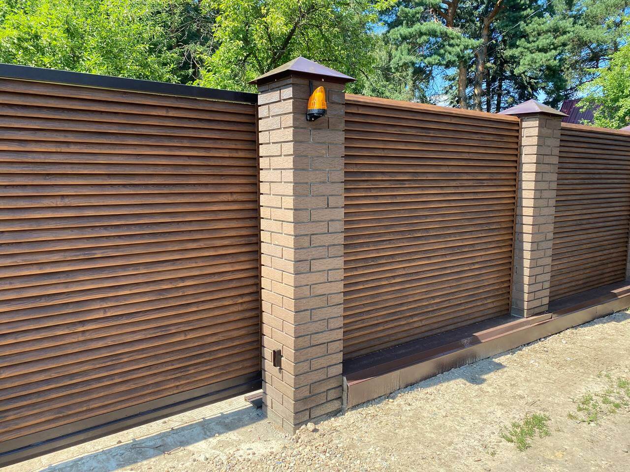 Забор-жалюзи с ламелями Реснички Printech Каштан фото1 в Бежецке