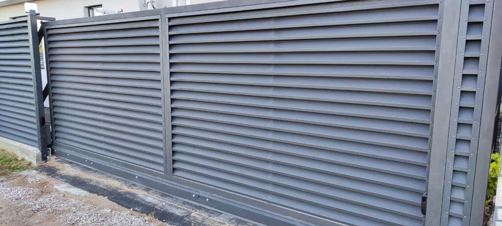 забор с ламелями эко-z ral7024/7024 серый графит двусторонний матте фото7 в Бежецке