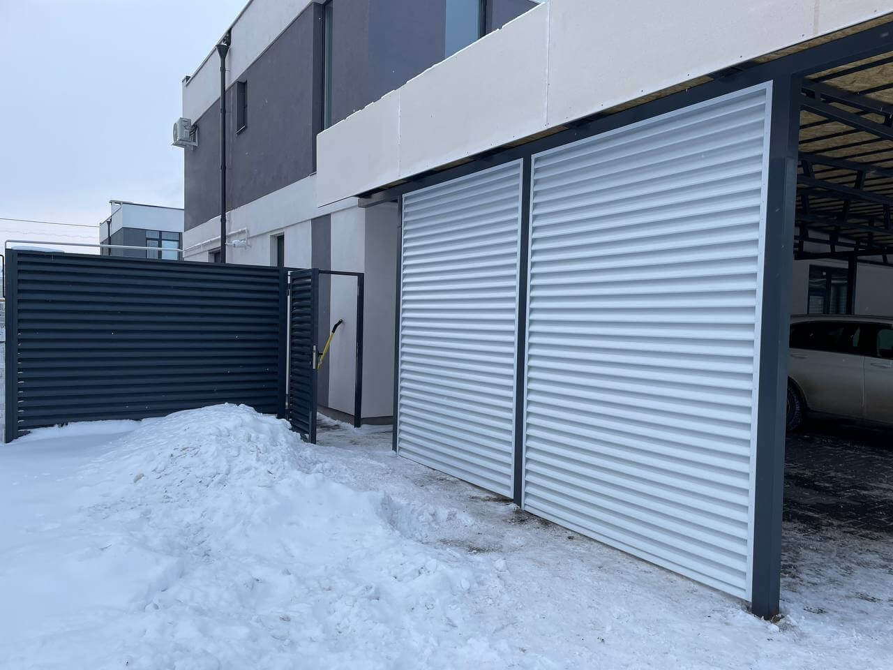 Парковочное место из ламелей Еврожалюзи RAL9003/9003 Белый двусторонний фото 1 в Бежецке
