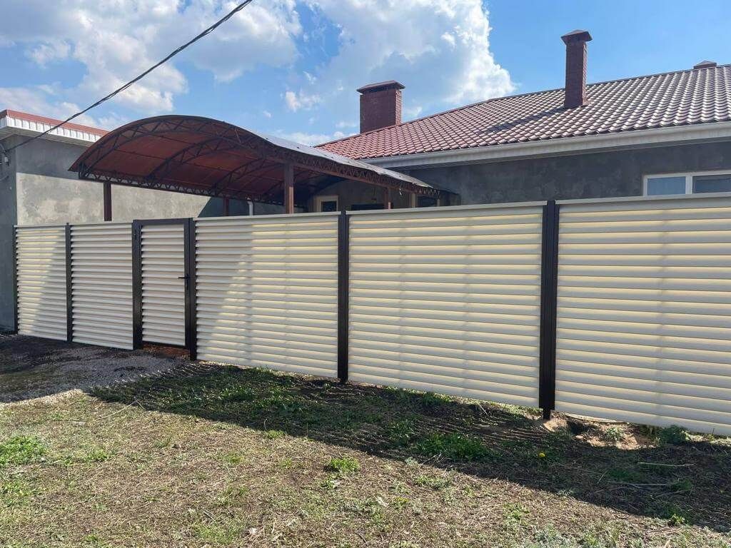 Забор из ламелей Еврожалюзи 25м RAL1015/1015 Слоновая Кость двусторонний фото 5 в Бежецке