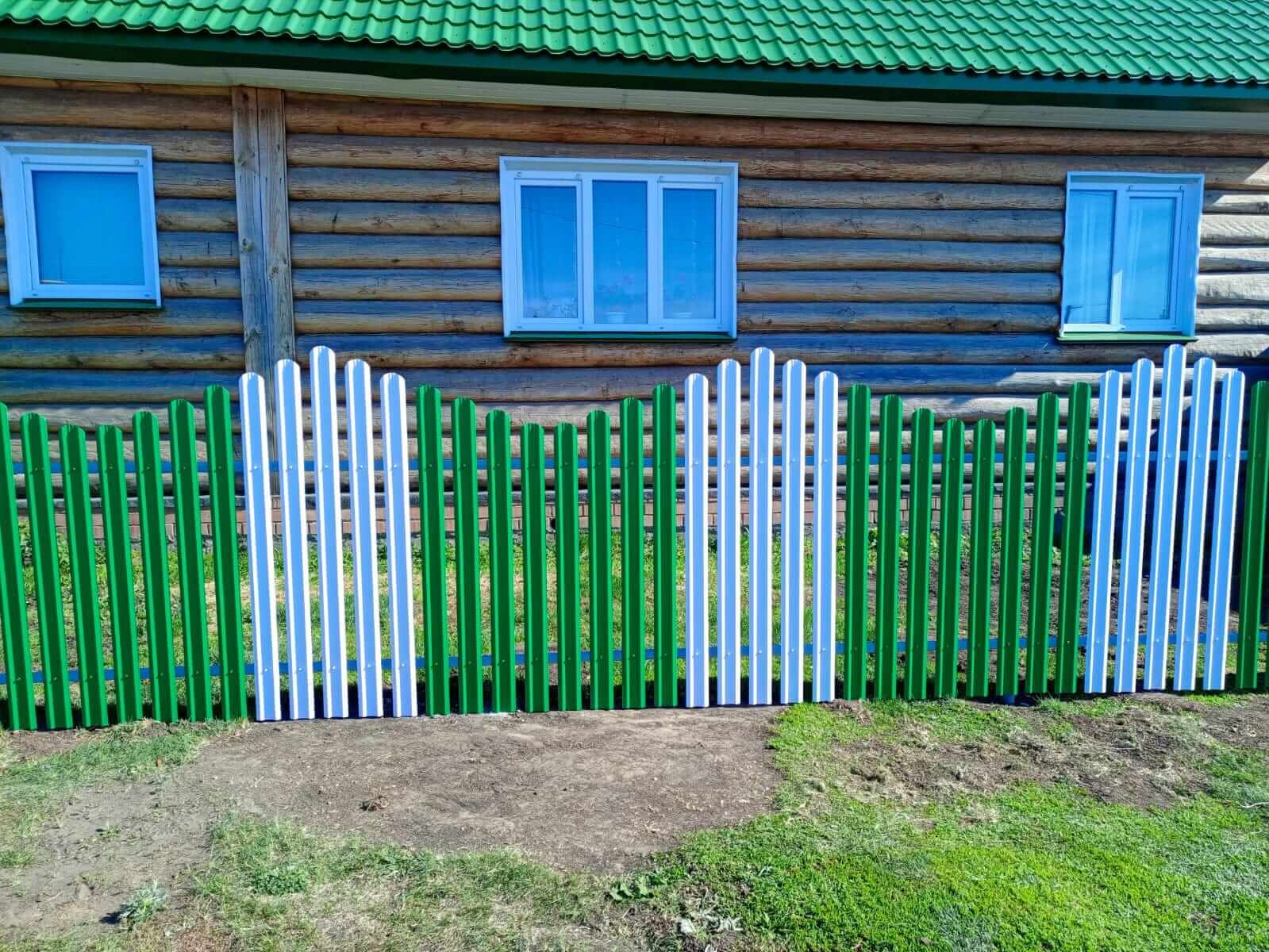 Забор из штакетника 18м в двух цветах RAL9003 Белый + RAL6029 Зеленая Мята в Бежецке