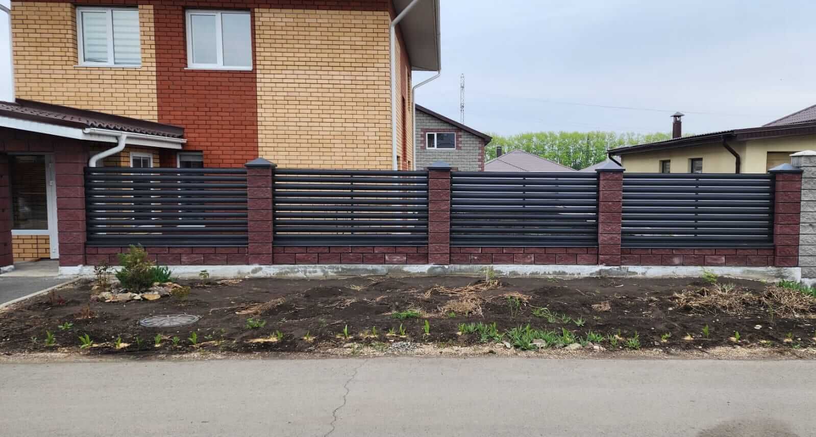 Забор-ранчо из штакетника 21м RAL7024/7024 Серый Графит МАТТЕ фото 8 в Бежецке