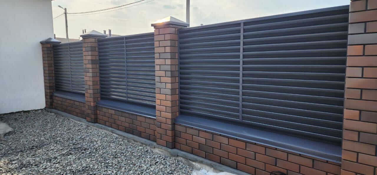 Забор из ламелей еврожалюзи 22м RAL7024/7024 Серый Графит двусторонний фото 1 в Бежецке