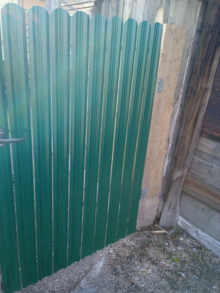 Калитка из штакетника ЭКО-М RAL6005/6005 Зеленый Мох двусторонний фото 1 в Бежецке