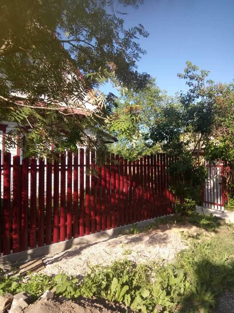 Забор из фигурного штакетника 21м RAL3005 Красное Вино фото 1 в Бежецке