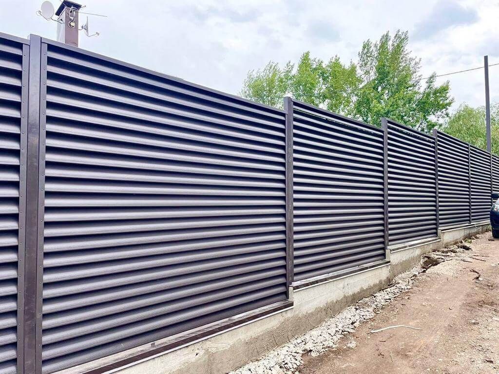 Забор-жалюзи с ламелями еврожалюзи 29м RAL8019/8019 Темный Шоколад МАТТЕ двухсторонний в Бежецке