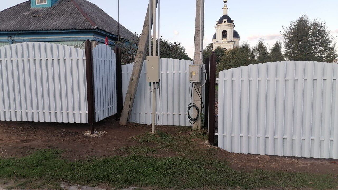 Забор из евроштакетника 24м RAL9003/9003 Белый двухсторонний фото 3 в Бежецке