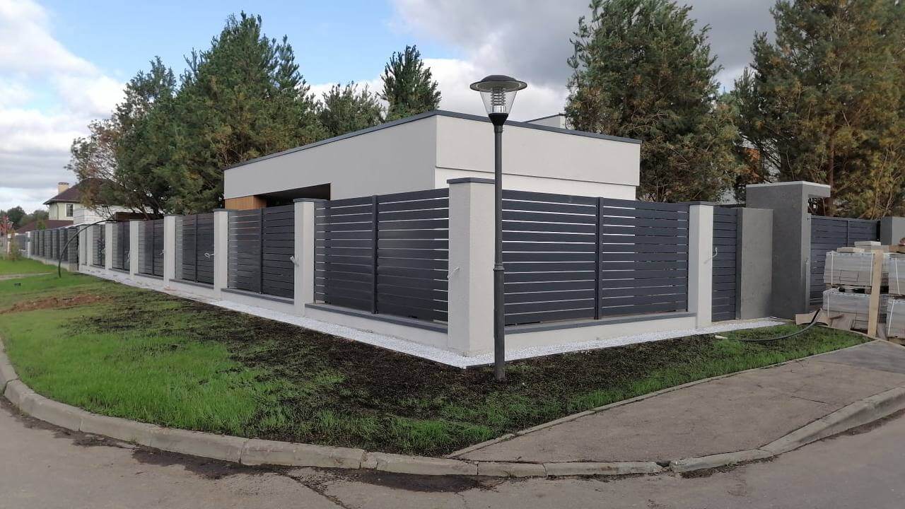 Забор-ранчо из металлопланкена 36м RAL7024 Серый Графит фото 7 в Бежецке