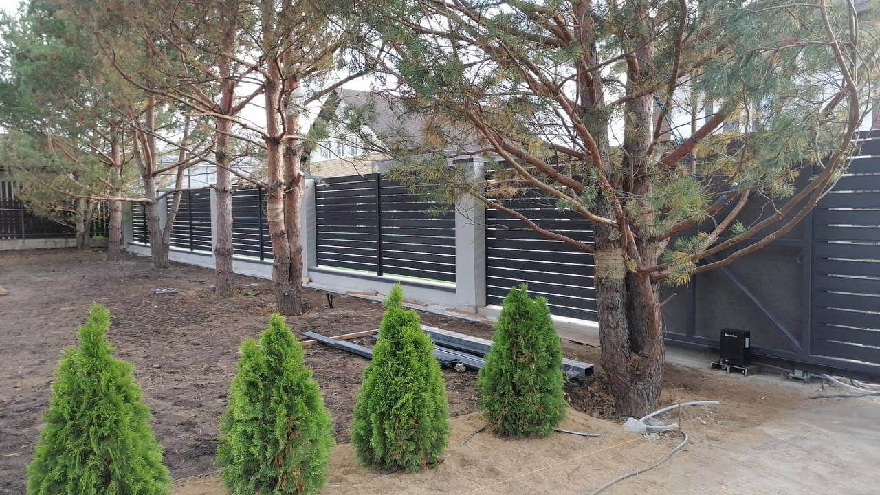 Забор-ранчо из металлопланкена 36м RAL7024 Серый Графит фото 6 в Бежецке