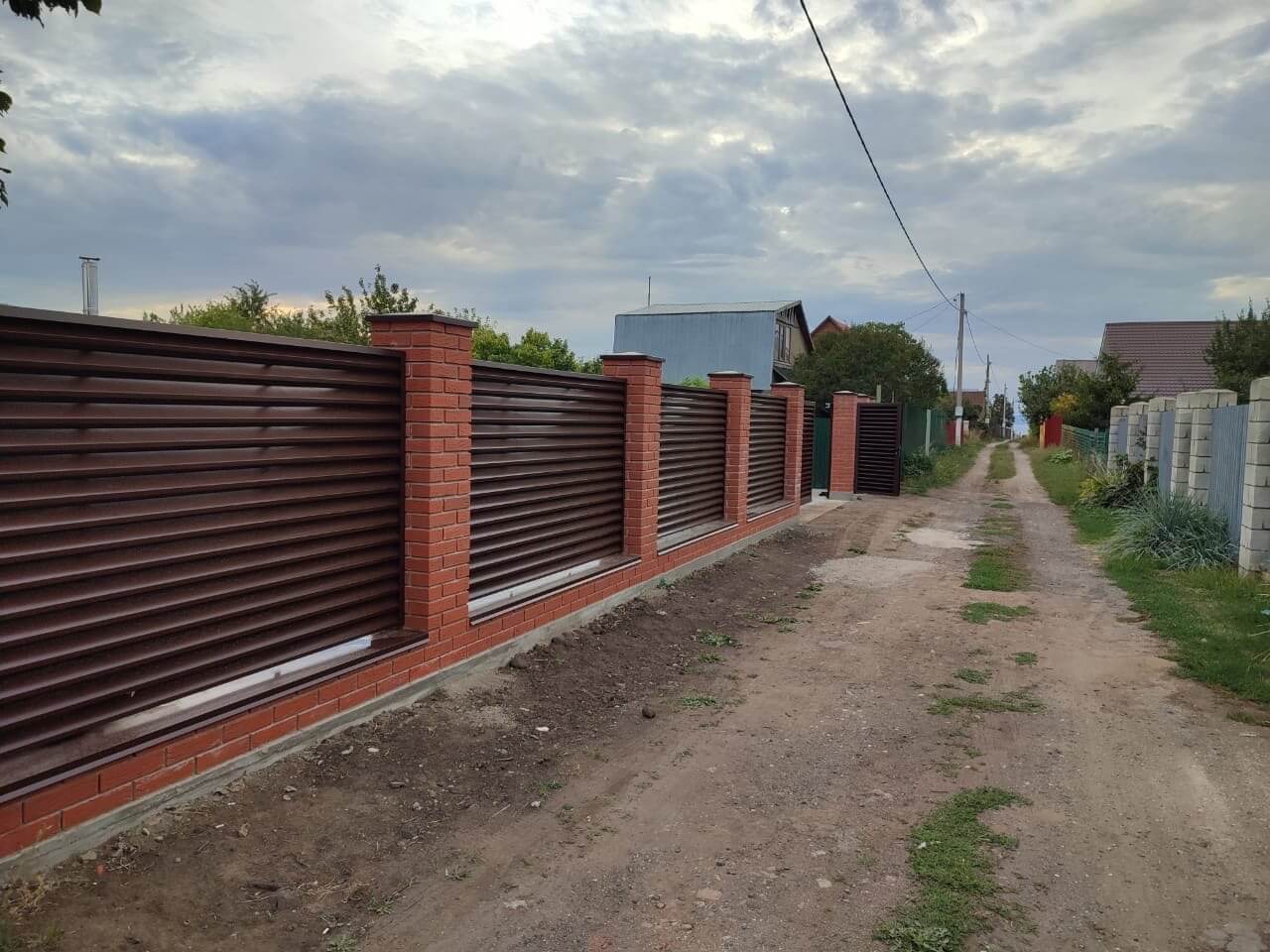 Забор из ламелей Еврожалюзи 28м RAL8017/8017 Шоколад двусторонний фото 2 в Бежецке