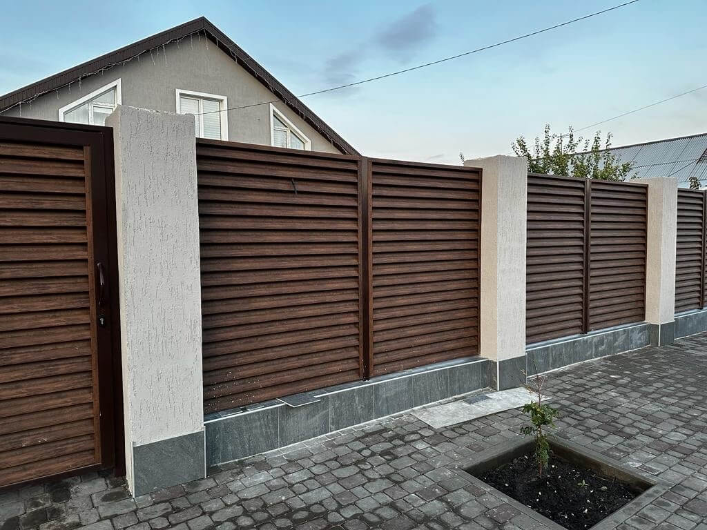 Забор-жалюзи из ламелей Еврожалюзи 23м Каштан Printech фото 1 в Бежецке
