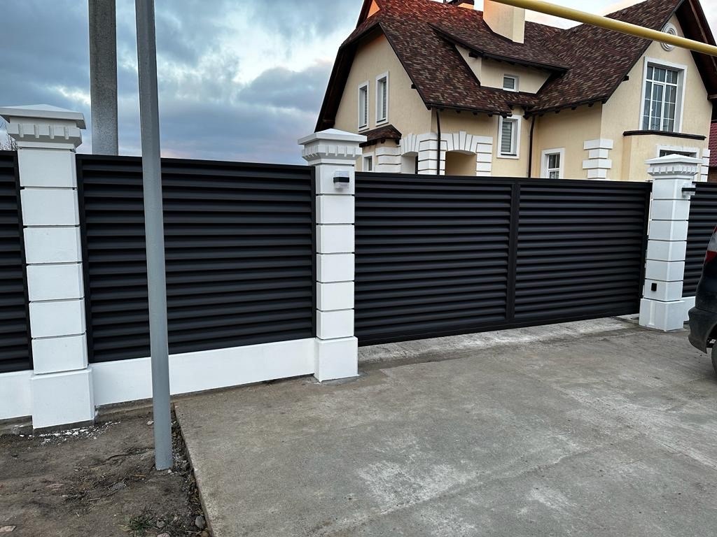 Забор из ламелей Еврожалюзи 35м RAL8019/8019 Темный Шоколад двусторонний MATTE фото 1 в Бежецке