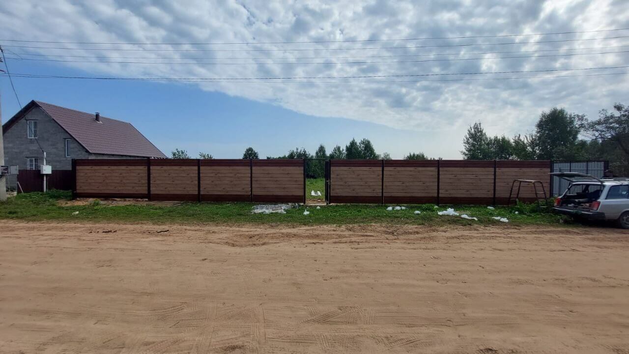Забор из металлосайдинга Евро-Брус 34м Клен Светлый (SteelArt) + Темное Дерево (Printech) фото 3 в Бежецке