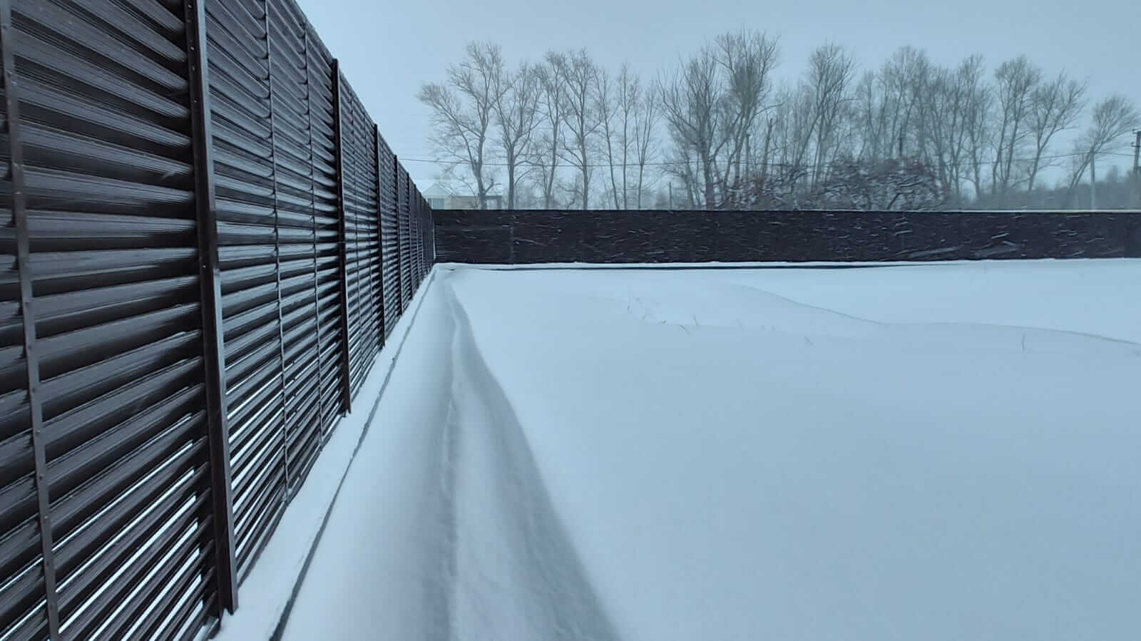 Забор из ламелей Еврожалюзи 108м RAL8017/8017 Шоколад двусторонний фото 1 в Бежецке