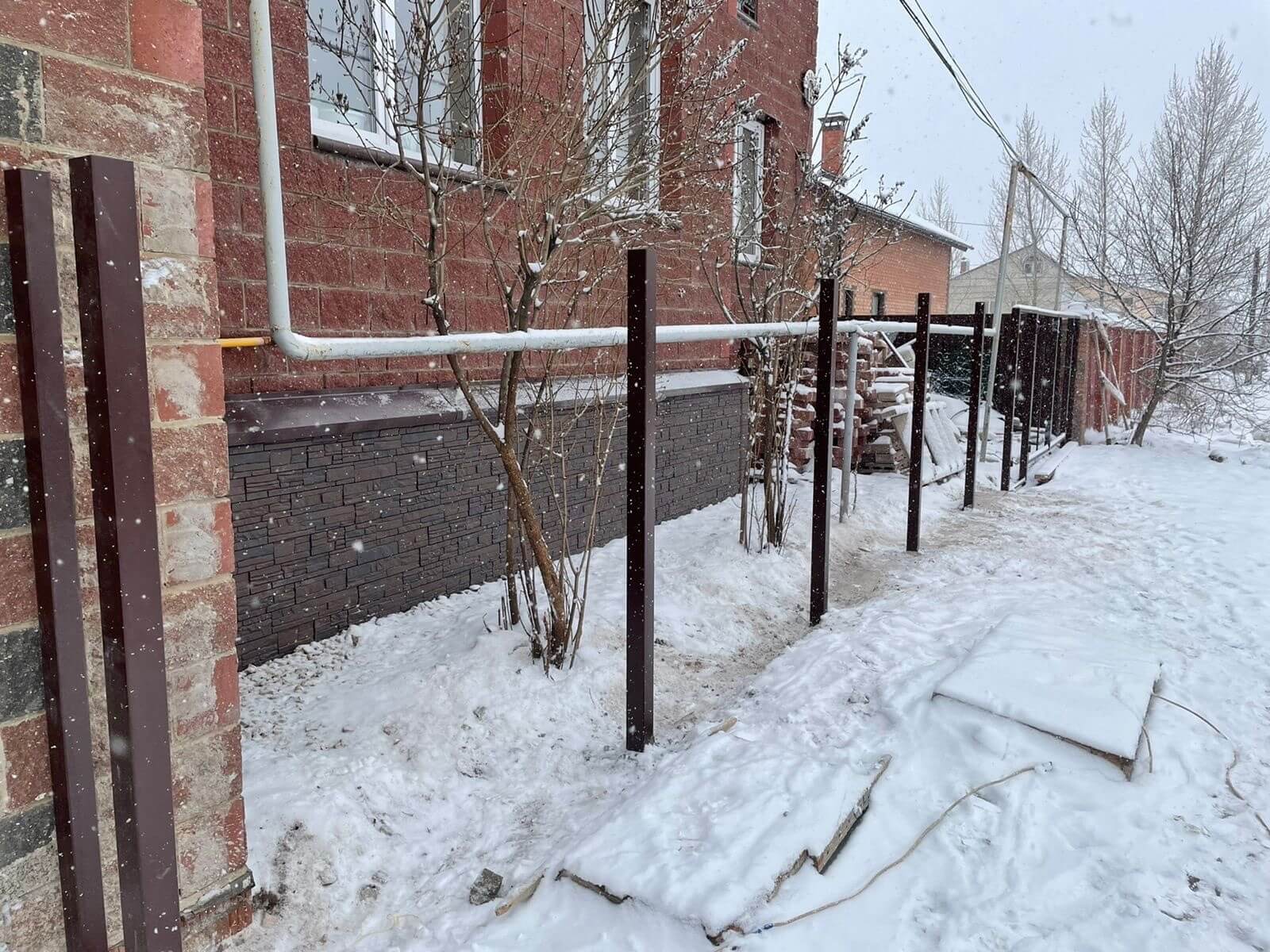 Забор из ламелей еврожалюзи 38м RAL8017/8017 Шоколад двусторонний фото 2 в Бежецке