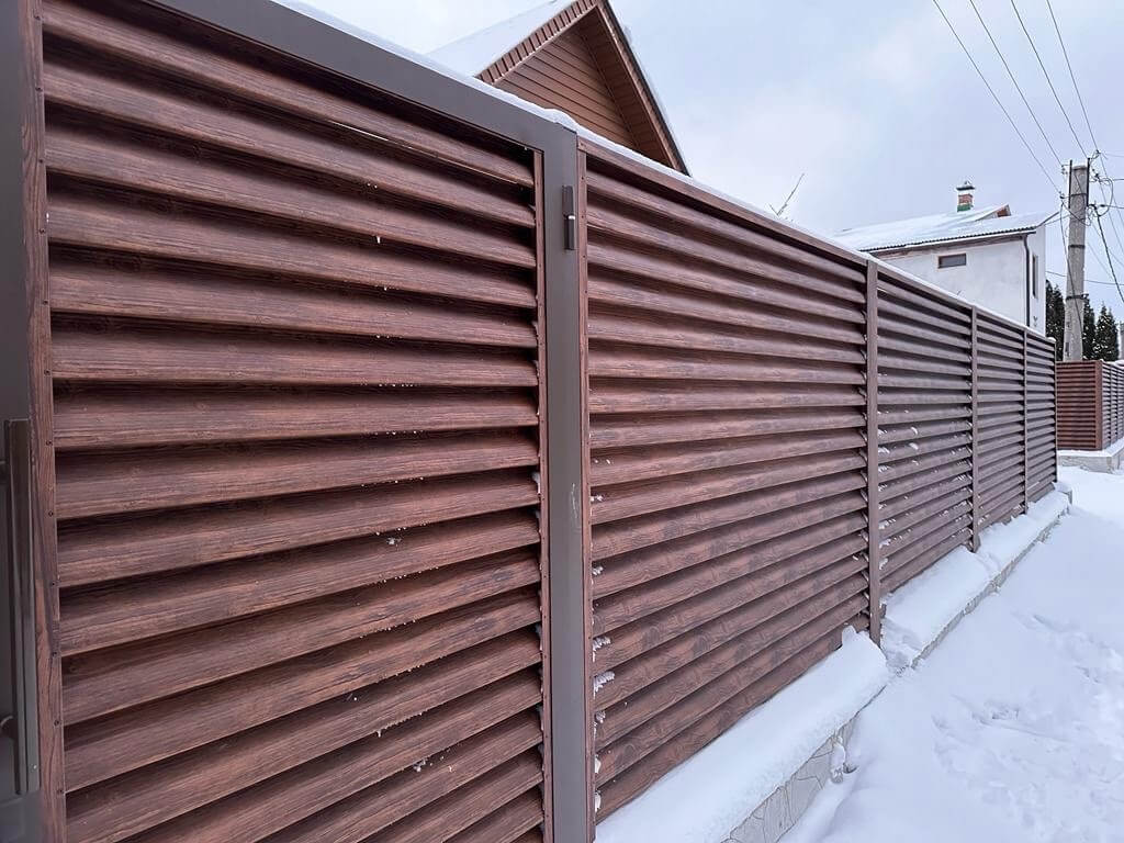 Забор-жалюзи из ламелей еврожалюзи 43м Каштан Printech фото 3 в Бежецке