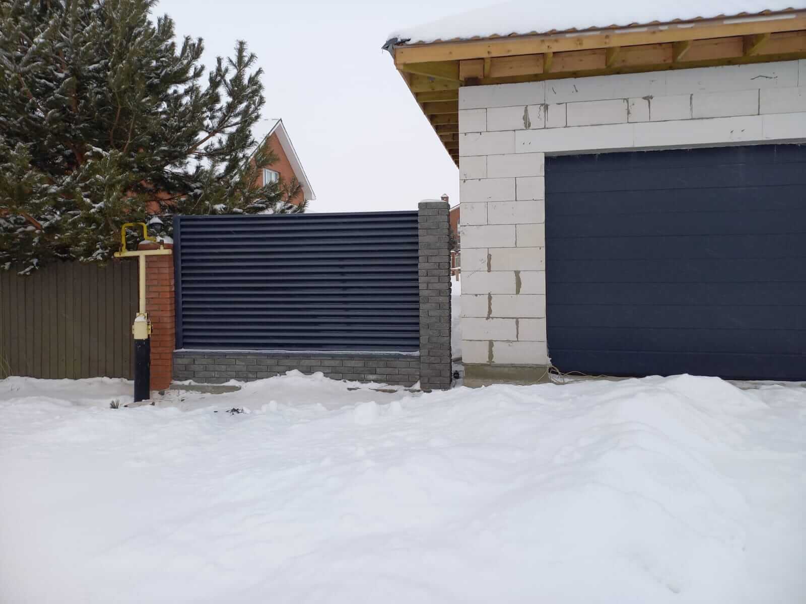 Забор из ламелей еврожалюзи 41м RAL7024/7024 Серый Графит двусторонний фото 1 в Бежецке