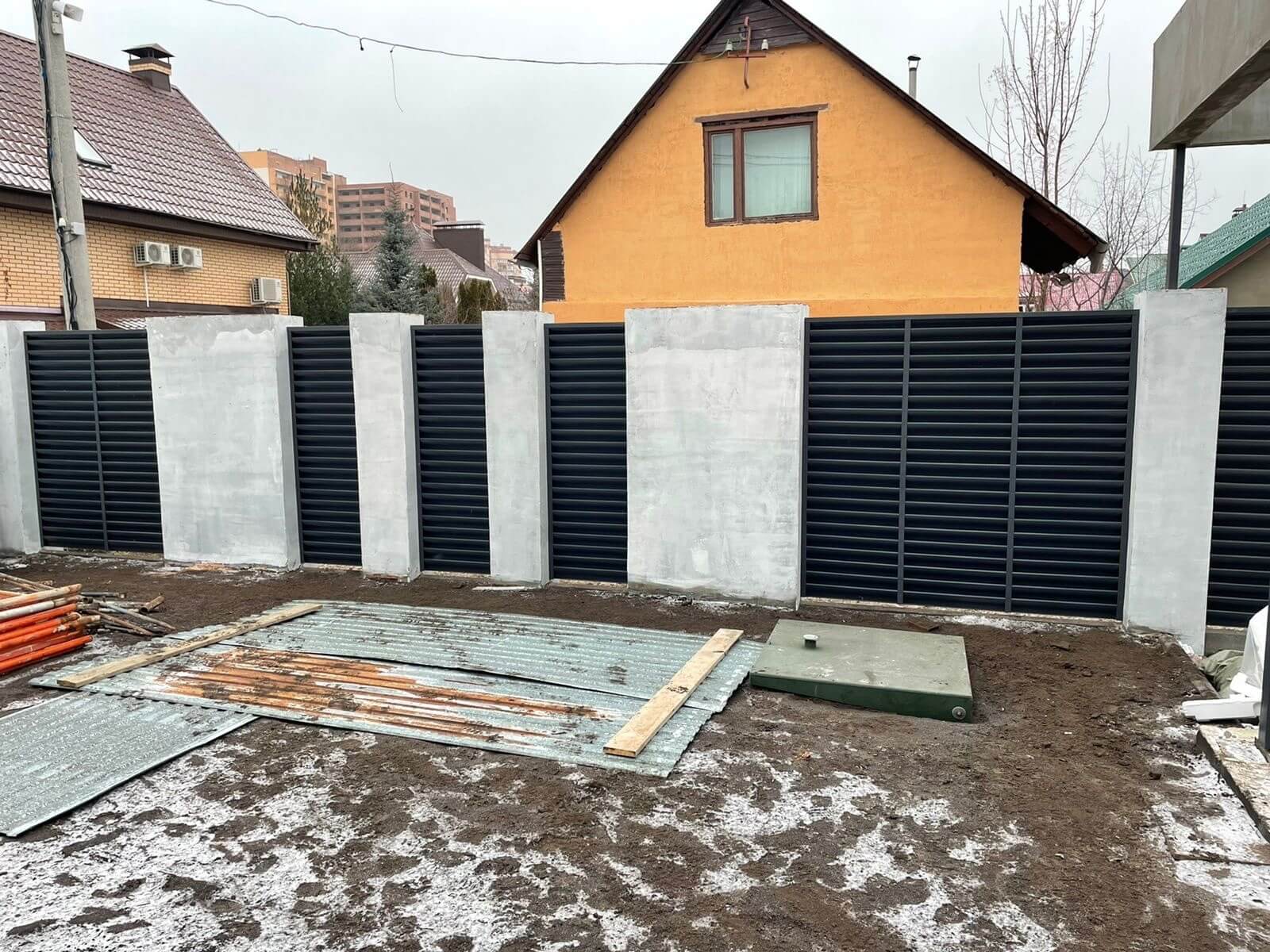 Забор из ламелей еврожалюзи 28м RAL7024/7024 Серый Графит двусторонний в Бежецке