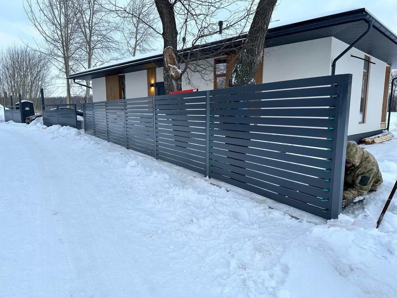 Забор-ранчо из металлопланкена 37м RAL7024 Серый Графит фото 3 в Бежецке