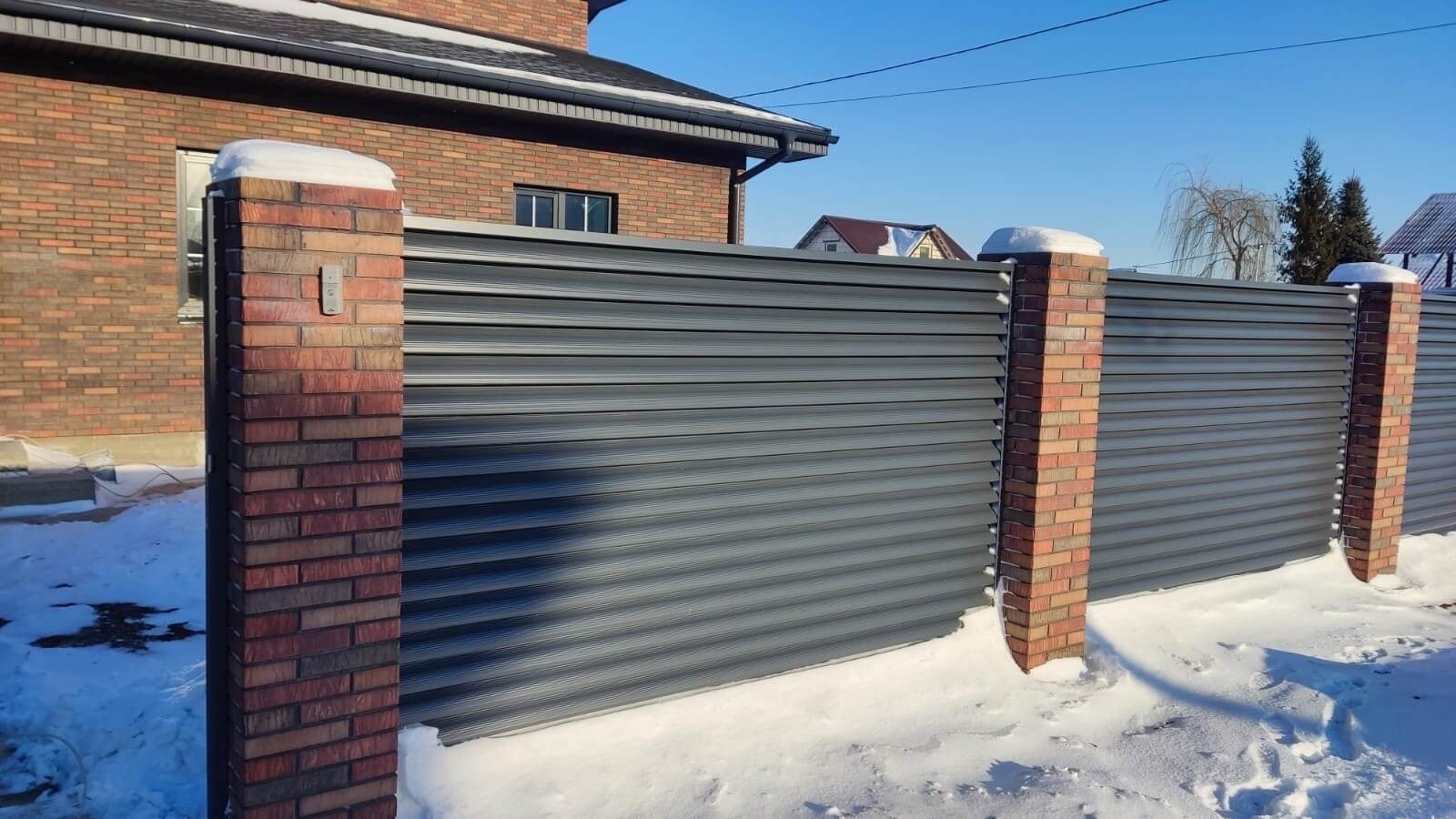 Забор-жалюзи с ламелями еврожалюзи 34м RAL7024/7024 Серый Графит двусторонний в Бежецке