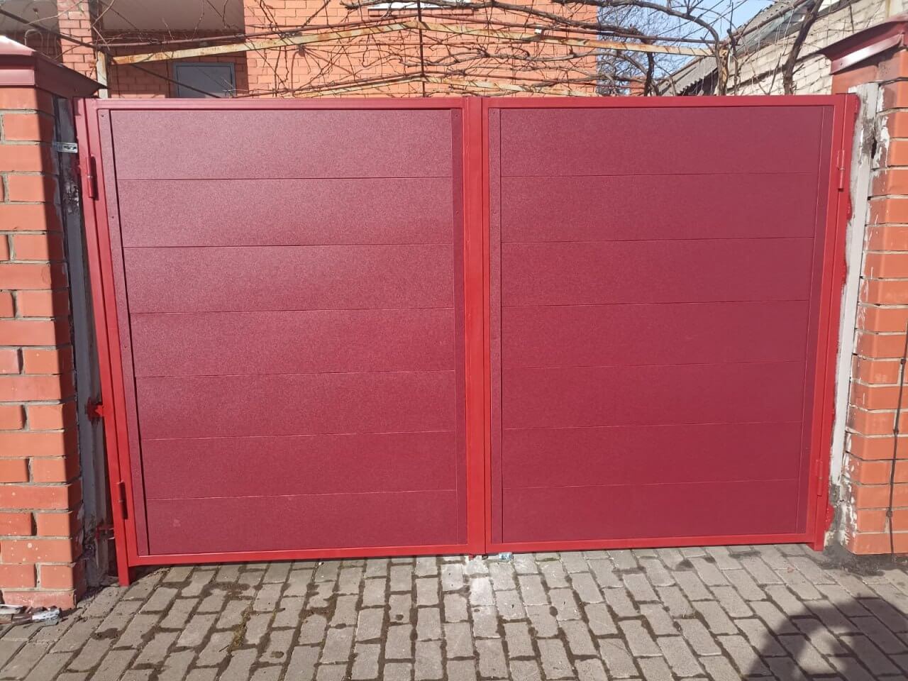 Ворота и калитка из металлопланкена 4м RAL3005 Красное Вино, Стальной Бархат фото 1 в Бежецке