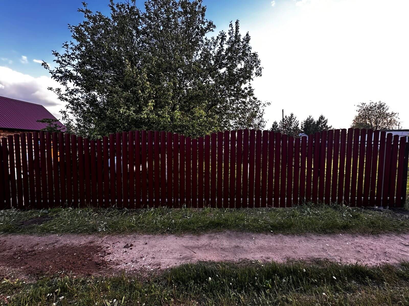 Забор из евроштакетника 28м RAL3005 Красное Вино фото 1 в Бежецке