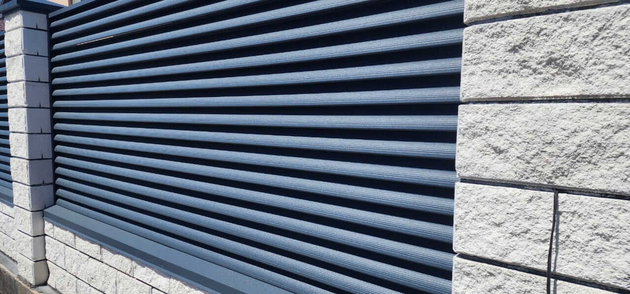 Забор из ламелей Еврожалюзи 32м RAL7024/7024 Серый Графит двусторонний МАТТЕ фото 1 в Бежецке