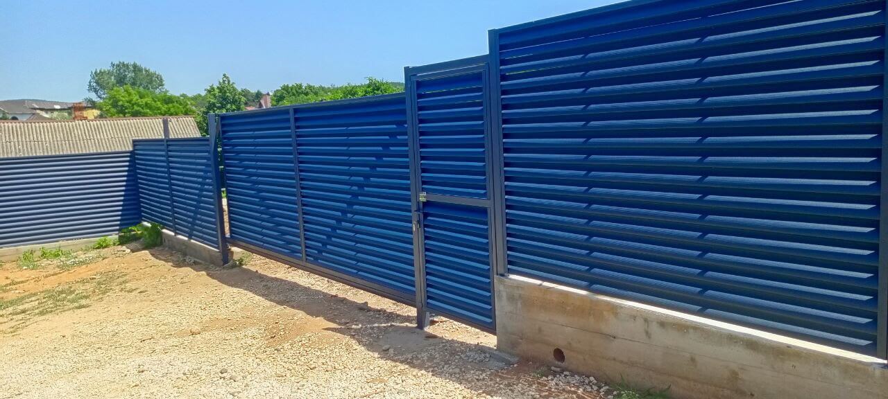 Забор-жалюзи из ламелей Еврожалюзи 53м RAL7024 Серый Графит МАТТЕ фото 15 в Бежецке