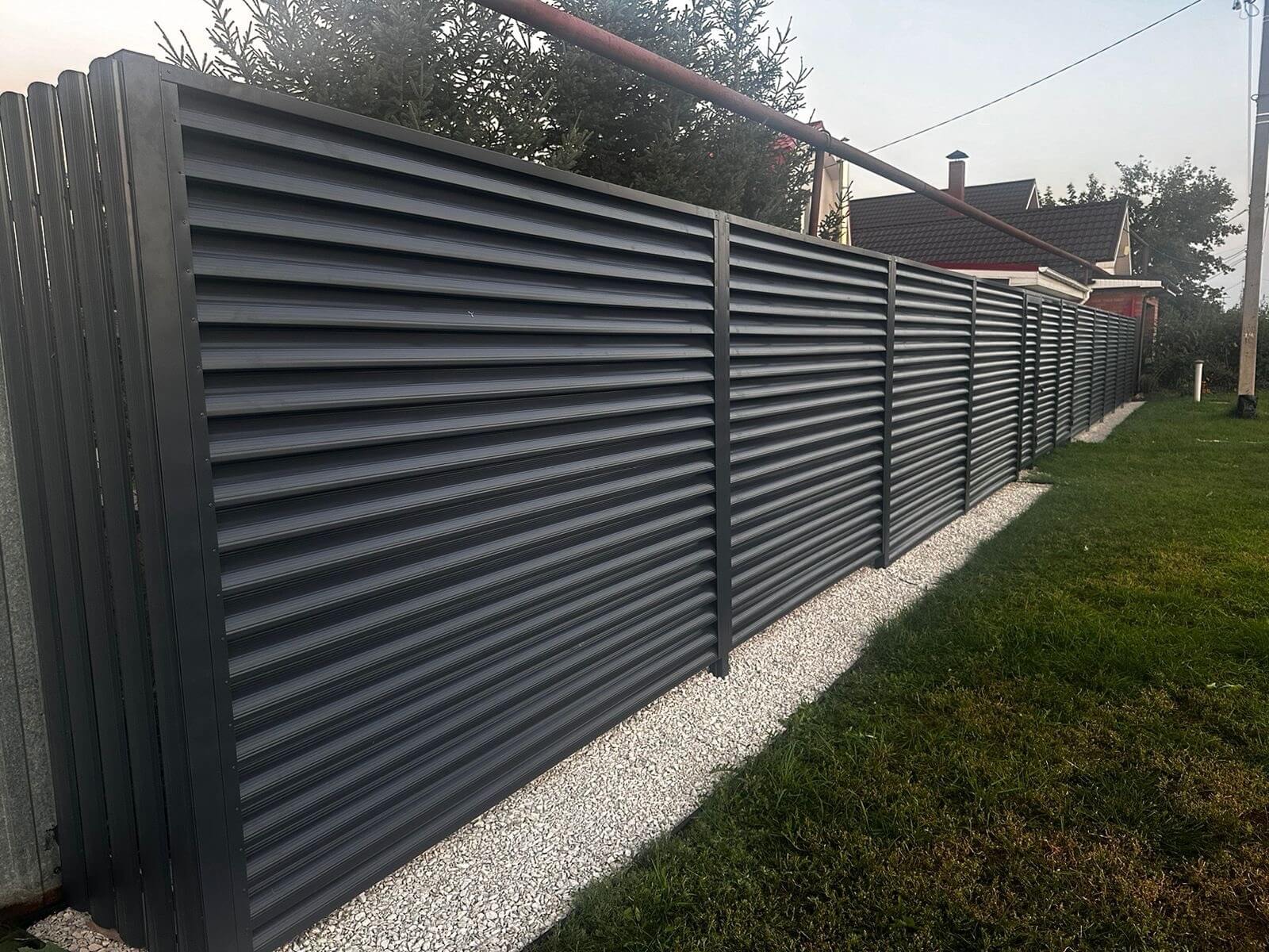 Забор из ламелей Еврожалюзи 26м RAL7024/7024 Серый Графит двусторонний фото 4 в Бежецке
