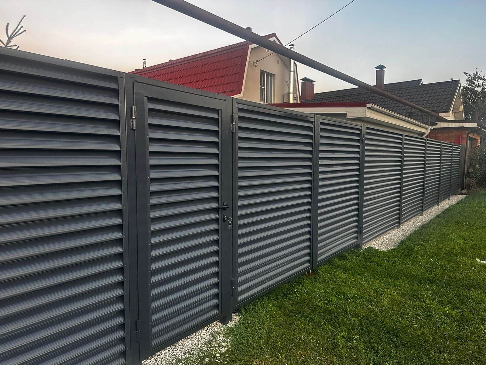 Забор из ламелей Еврожалюзи 26м RAL7024/7024 Серый Графит двусторонний фото 1 в Бежецке