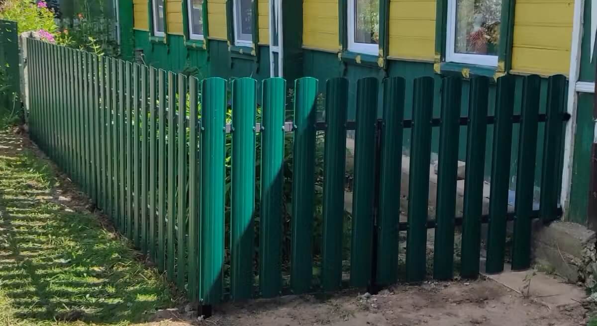 Заборчик из Евроштакетника 8м RAL6005/6005 Зеленый Мох двусторонний в Бежецке