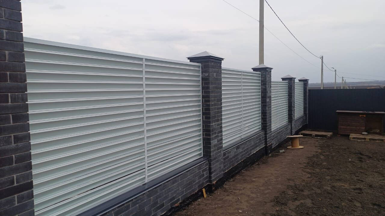 Забор-жалюзи из ламелей ЭКО-Z 94м RAL9003/9003 Белый двусторонний фото 1 в Бежецке