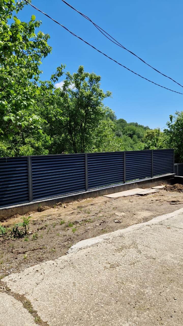 Забор-жалюзи из ламелей еврожалюзи 23м RAL7024/7024 Серый Графит двусторонний МАТТЕ фото 2 в Бежецке