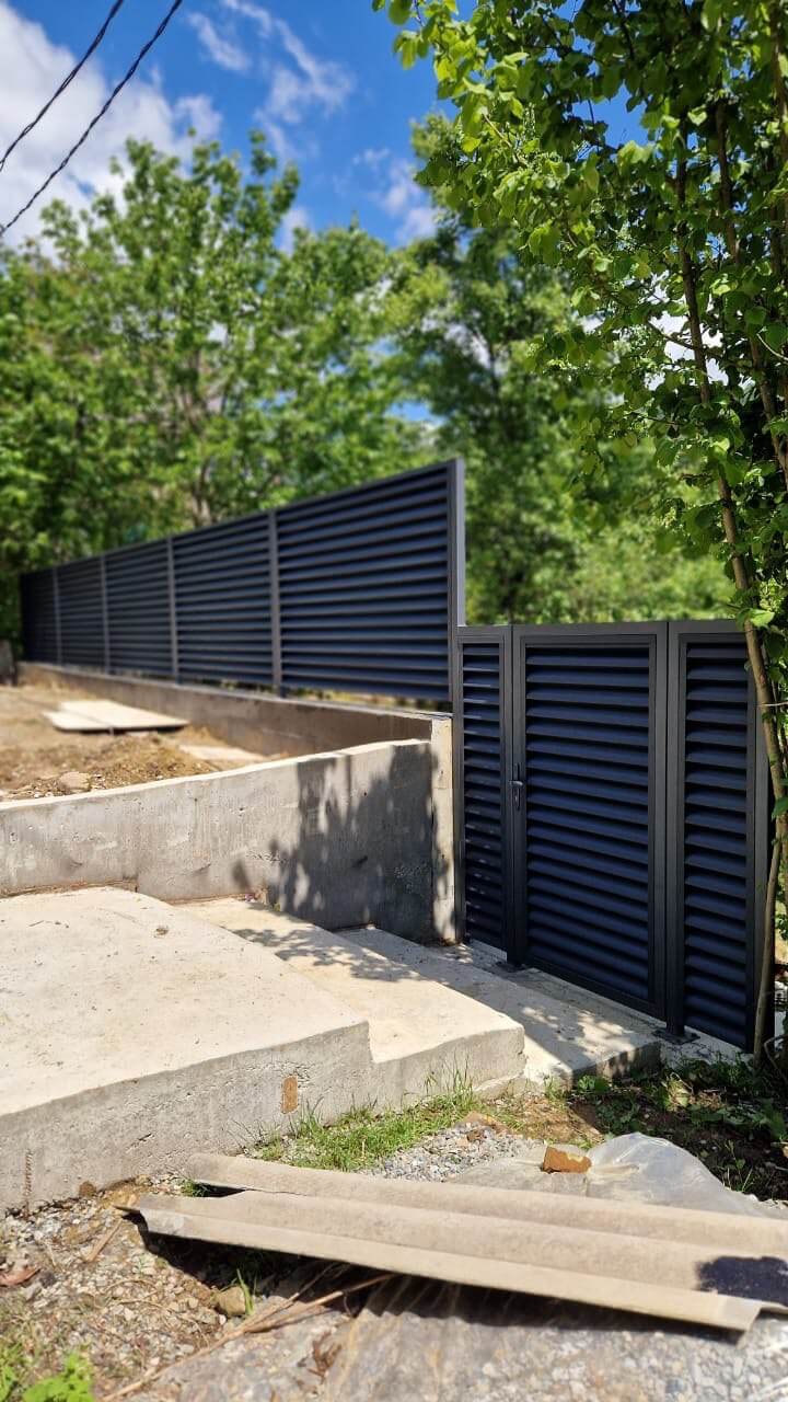 Забор-жалюзи из ламелей еврожалюзи 23м RAL7024/7024 Серый Графит двусторонний МАТТЕ фото 1 в Бежецке