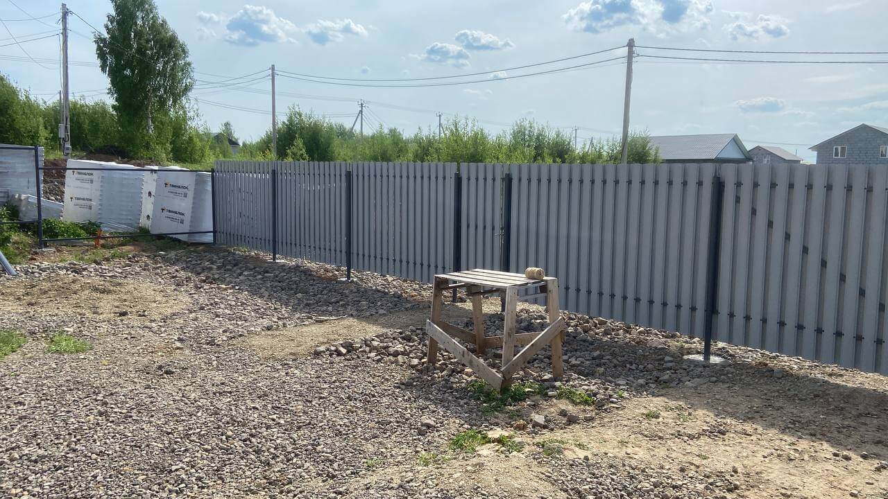 Забор из евроштакетника 16м RAL7024 Серый Графит фото 1 в Бежецке