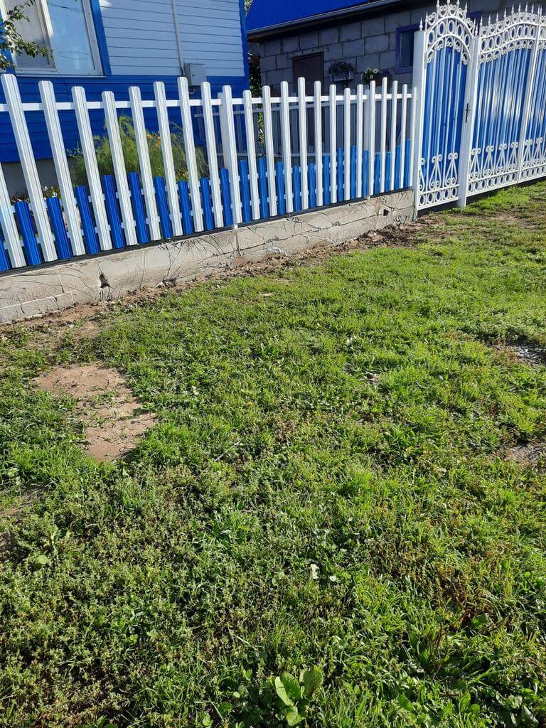 Забор из евроштакетника 14м RAL9003 Белый, RAL5005 Синий Сигнал фото 3 в Бежецке