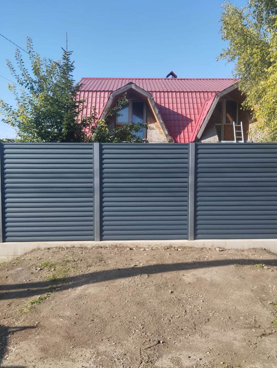 Забор-жалюзи из ламелей Реснички 54м RAL7024/7024 Серый Графит двусторонний МАТТЕ в Бежецке
