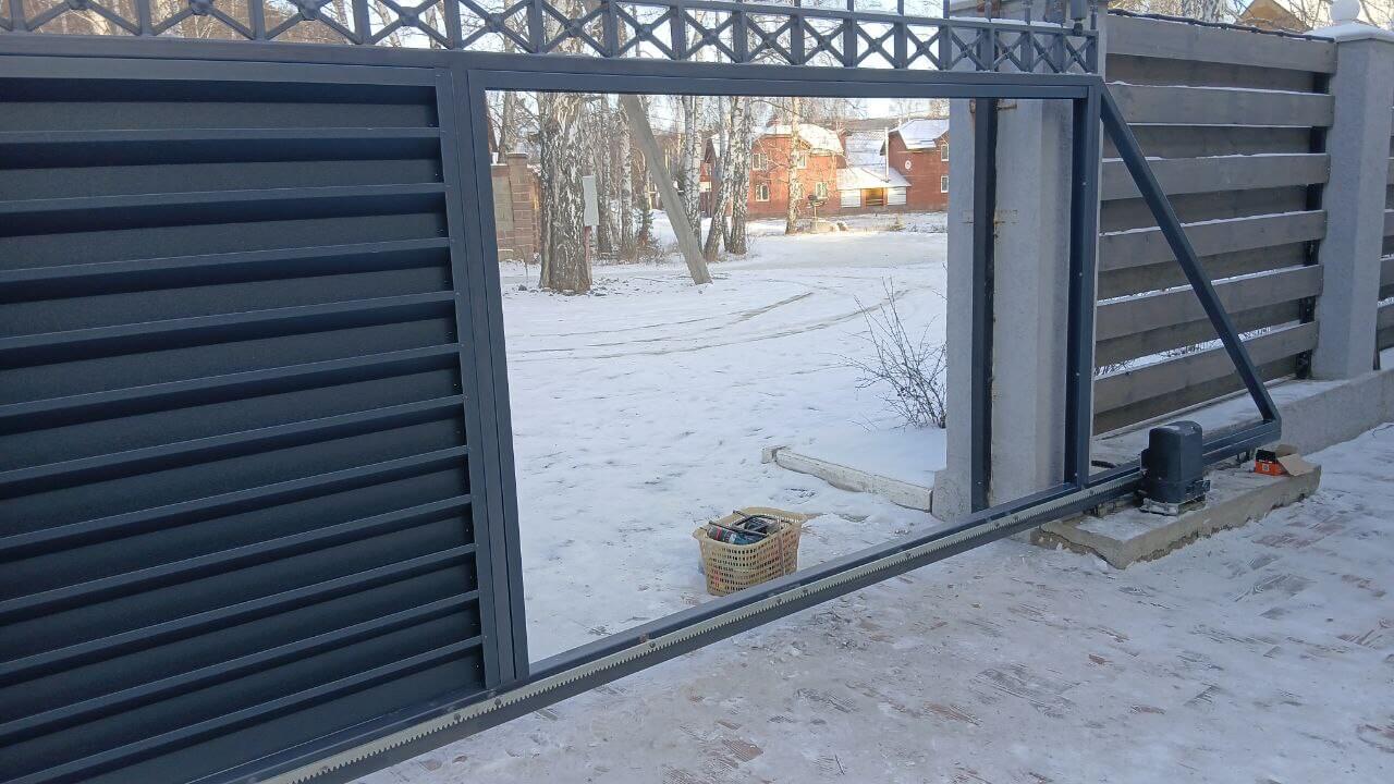 Входная группа из ламелей Хай-Тек RAL7024/7024 Серый Графит двусторонний МАТТЕ фото 10 в Бежецке