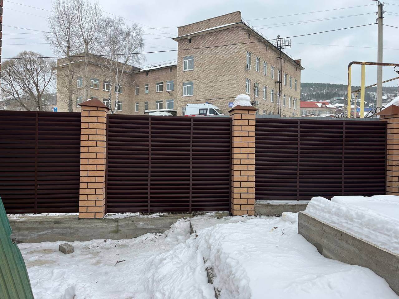 Забор-жалюзи из ламелей ЭКО-Z 87м RAL8017/8017 Шоколад двусторонний МАТТЕ фото 16 в Бежецке