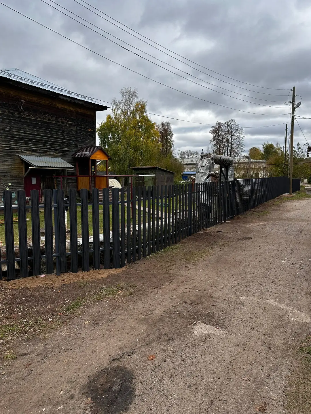 Забор из евроштакетника 63м Черное Дерево 3D Принтек фото 3 в Бежецке