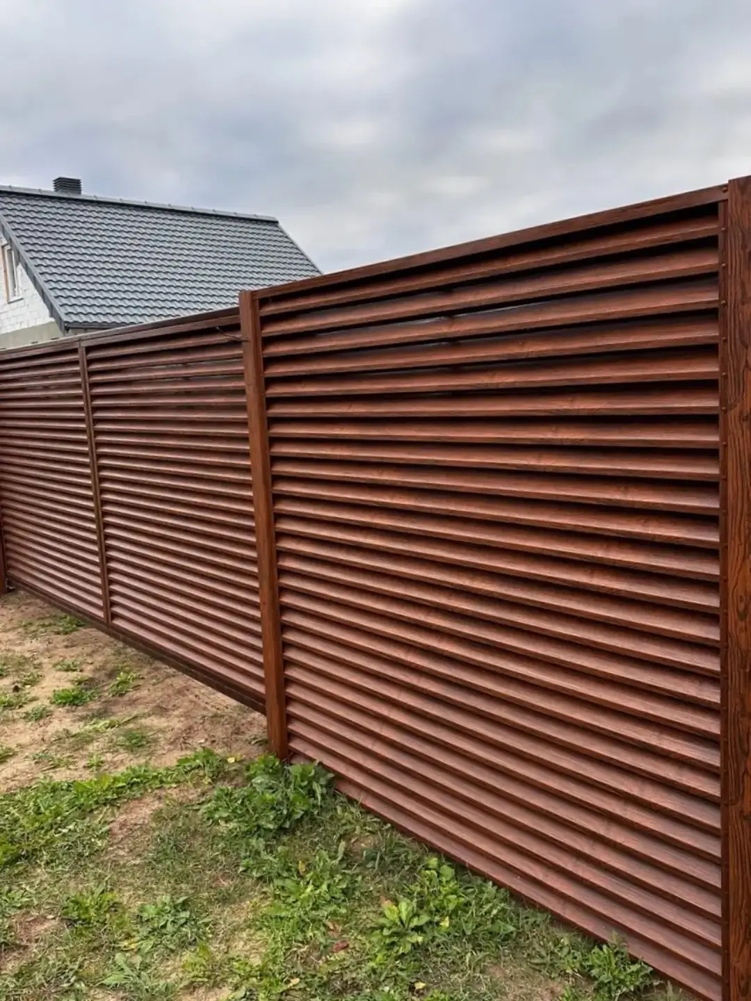 Забор-жалюзи из ламелей ЭКО-Z 58м Темный Дуб 3D Принтек фото 1 в Бежецке