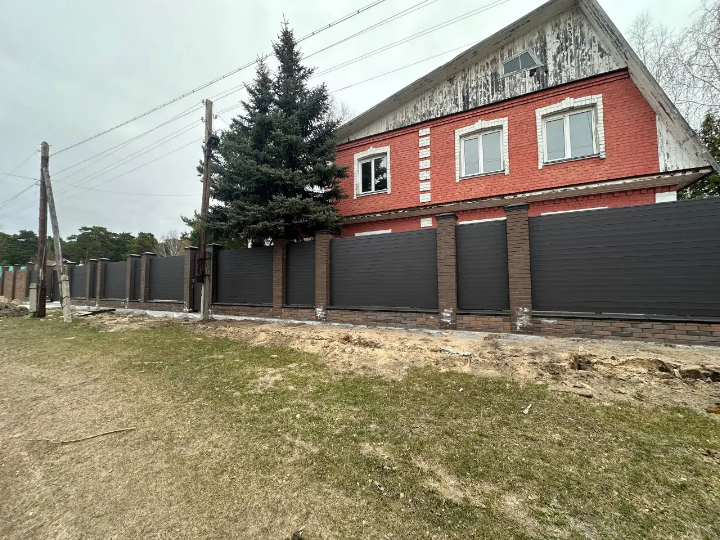 Забор-ранчо из металлического планкена 28м RAL8019 Темный Шоколад МАТТЕ фото 2 в Бежецке