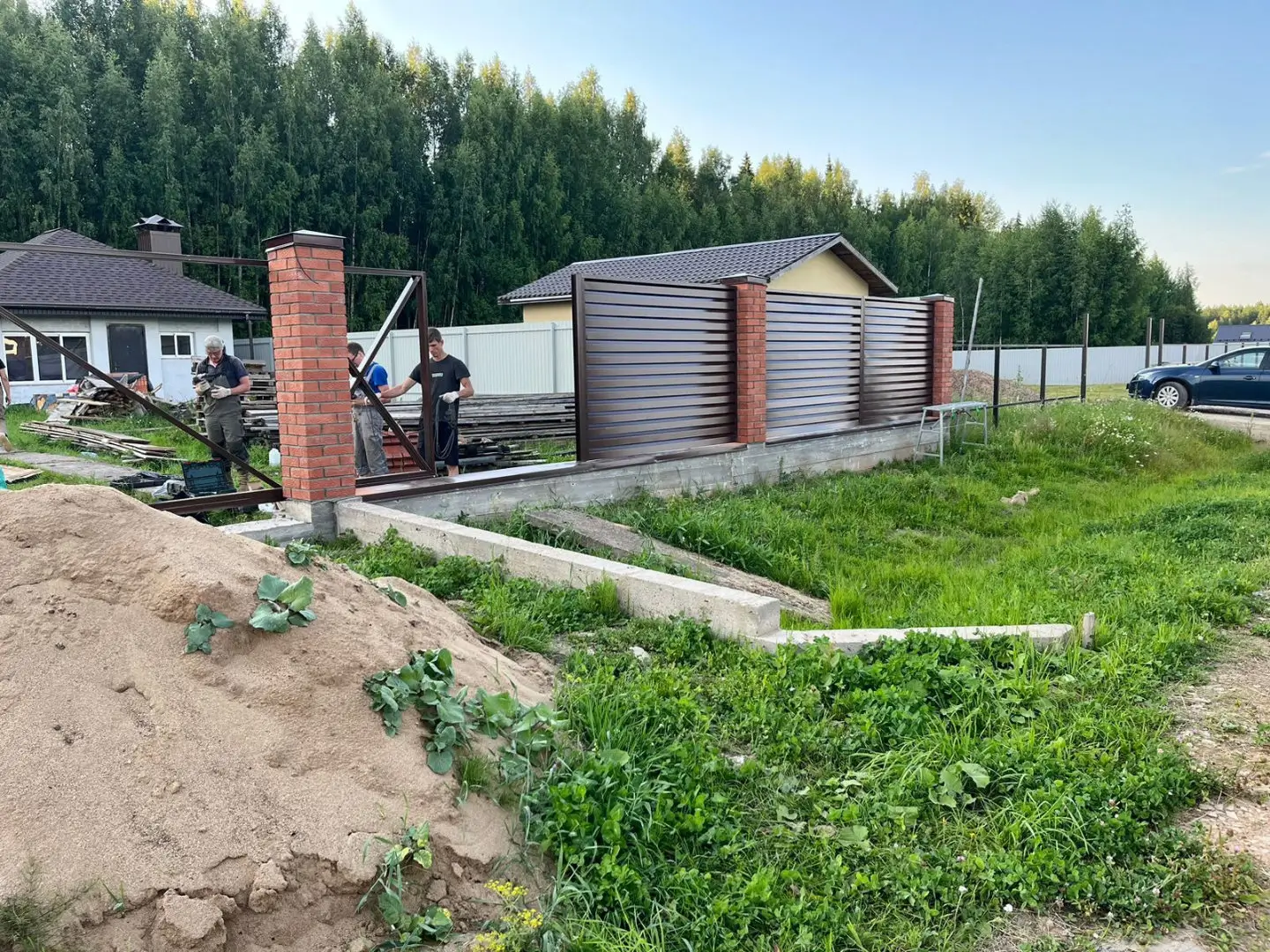 Забор-жалюзи из ламелей Хай-Тек 26м RAL8017/8017 Шоколад двусторонний фото 3 в Бежецке