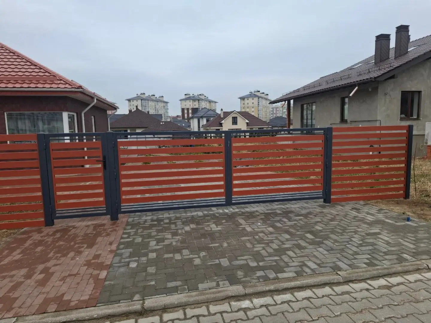 Забор-ранчо из металлопланкена 18м RAL8004 Терракотовый фото 2 в Бежецке