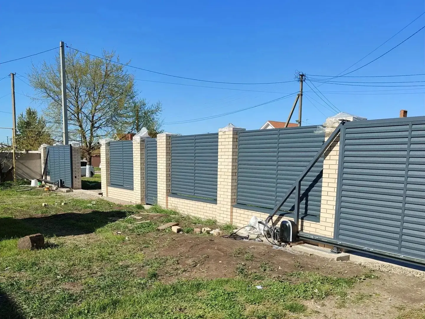 Забор-жалюзи из ламелей Реснички 16м RAL7024 Серый Графит Стальной Бархат фото 1 в Бежецке